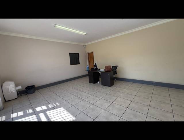 1,189M² WAREHOUSE TO LET IN AIRPORT PARK
